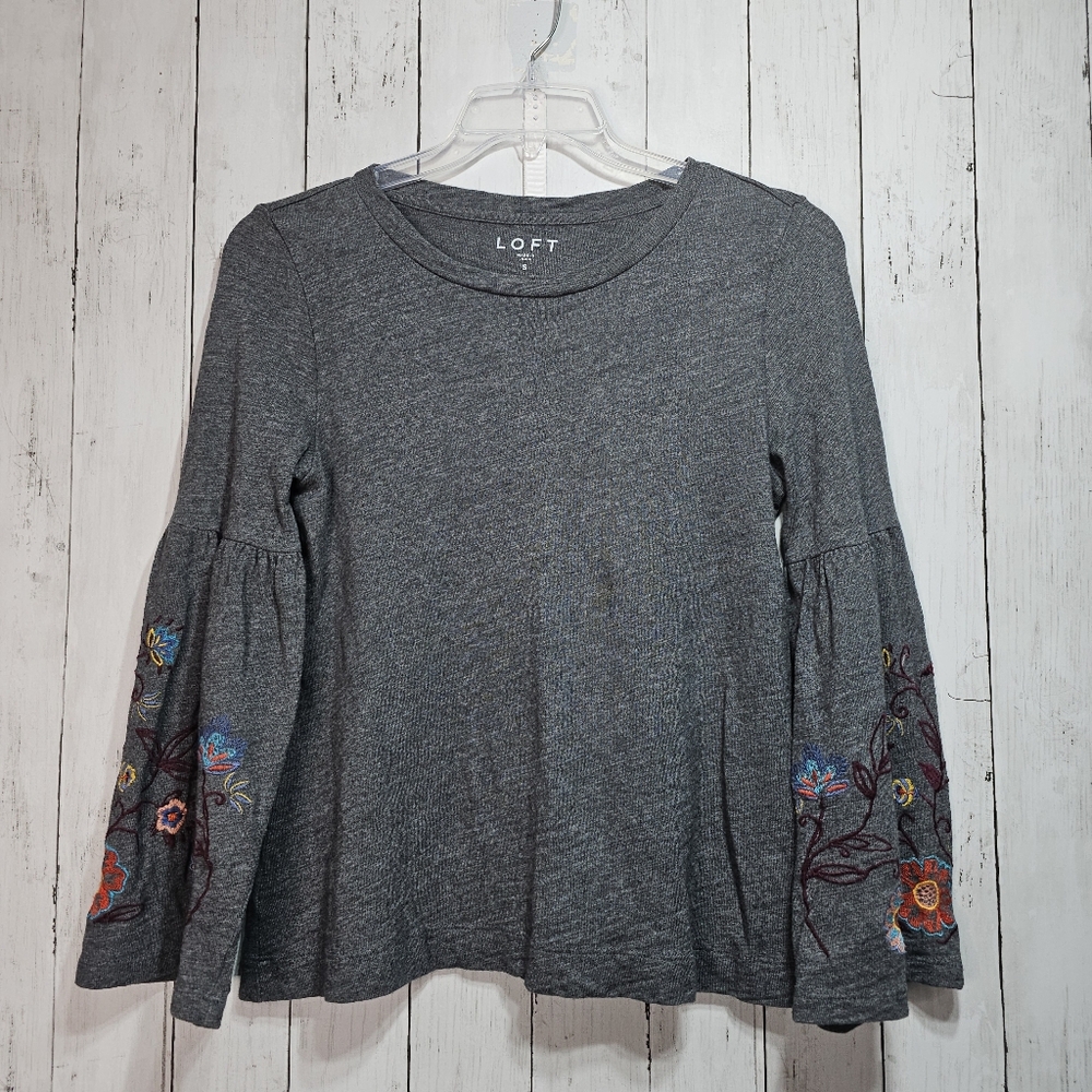 Loft Gray Top Bell Sleeve Embroidered Round Neck Pullover Loose Fit Size Small.